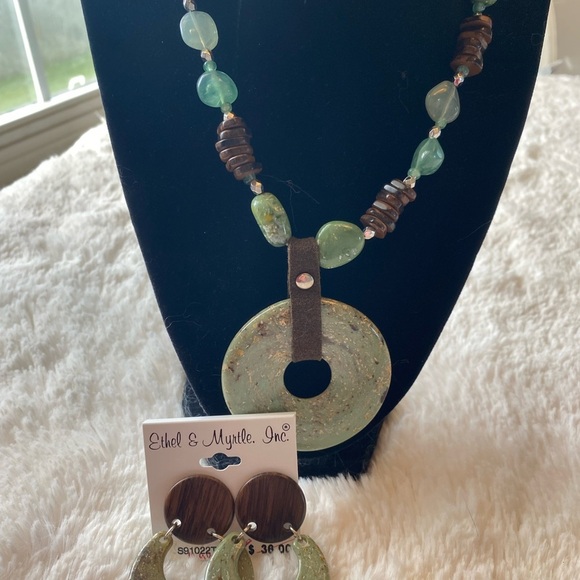 Ethel & Myrtle Chunky necklace and earrings - Picture 11 of 11